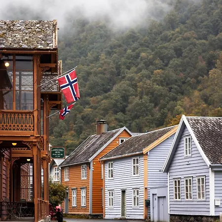 Hotel Laerdal 3*